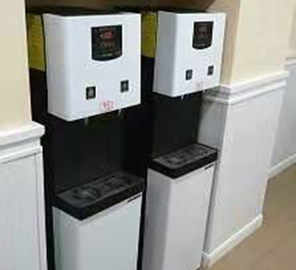 辦公室一（yī）開一溫直飲水機